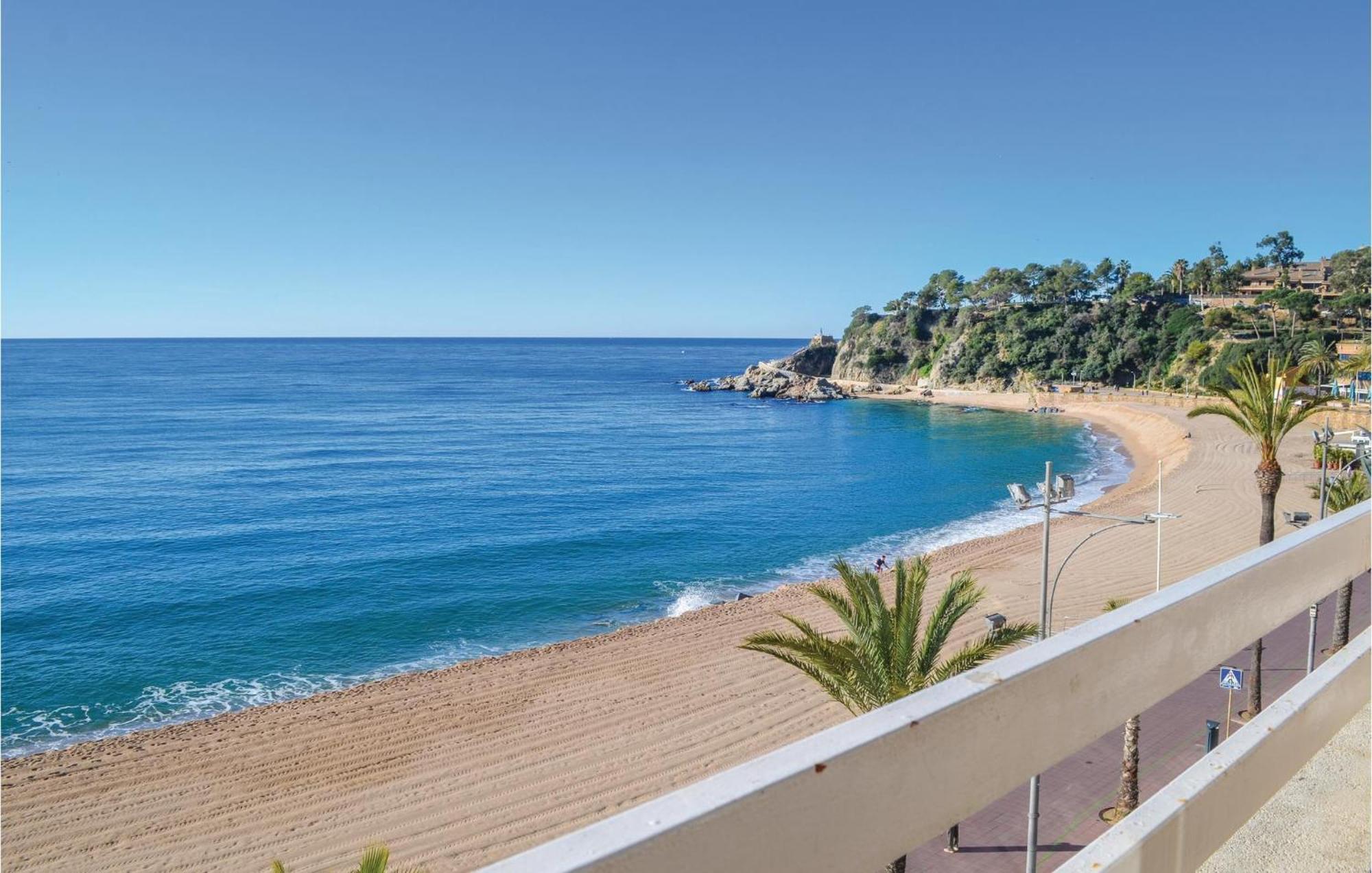3 Bedroom Beautiful Apartment In Lloret De Mar Luaran gambar