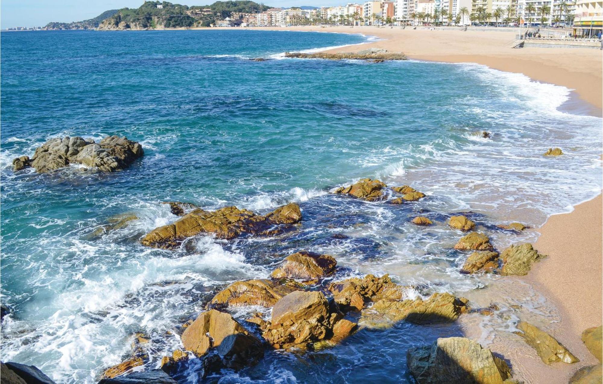 3 Bedroom Beautiful Apartment In Lloret De Mar Luaran gambar